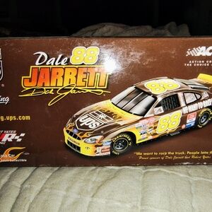 Dale Jarrett #88 UPS/ RACE THE TRUCK 2001 TAURUS